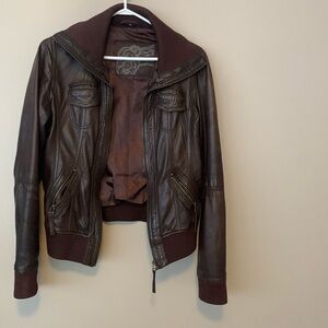 New Rebel genuine leather bomber jacket, size medium, brown.